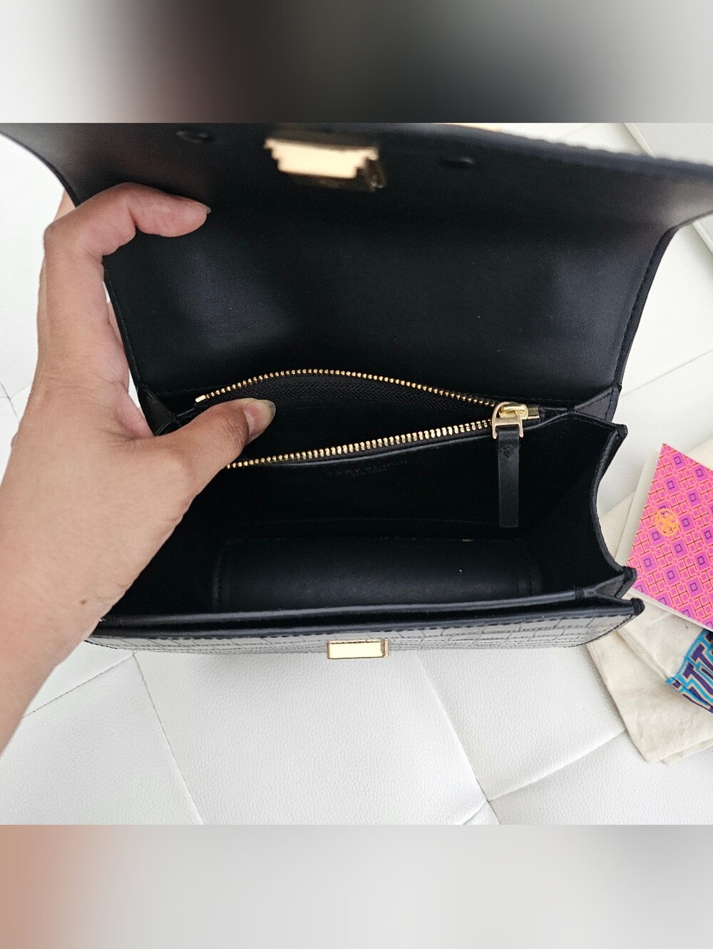 Authentic Tory Burch Black Croc-Embossed Crossbody with Gold Logoa - Picture 7 of 15